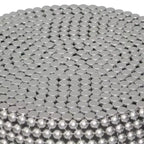 Table basse Royal Hampton 32 | Motif clouté de perles métalliques argentées | Cadre en fer plaqué nickel