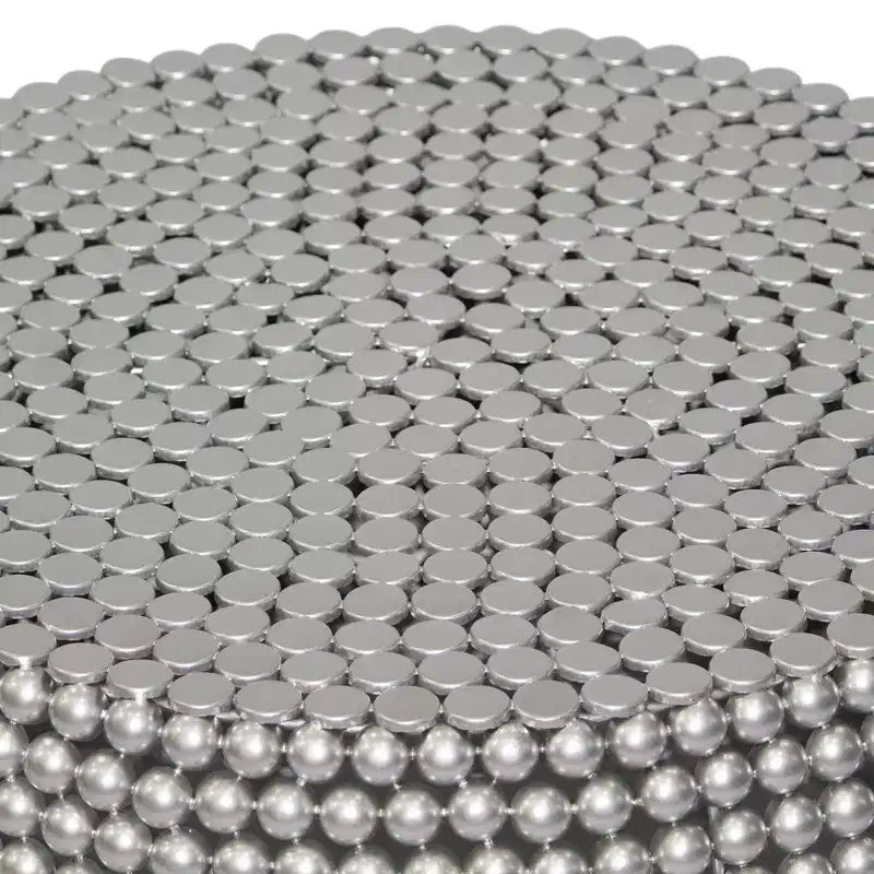 Table basse Royal Hampton 32 | Motif clouté de perles métalliques argentées | Cadre en fer plaqué nickel