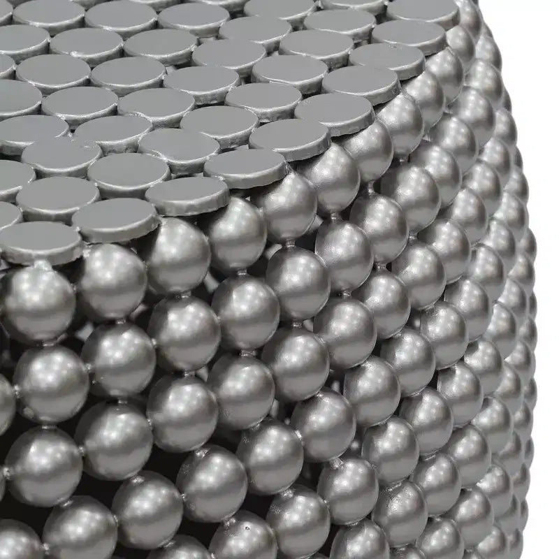 Table basse Royal Hampton 32 | Motif clouté de perles métalliques argentées | Cadre en fer plaqué nickel