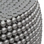 Table basse Royal Hampton 32 | Motif clouté de perles métalliques argentées | Cadre en fer plaqué nickel