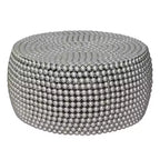 Table basse Royal Hampton 32 | Motif clouté de perles métalliques argentées | Cadre en fer plaqué nickel