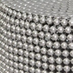 Table basse Royal Hampton 32 | Motif clouté de perles métalliques argentées | Cadre en fer plaqué nickel