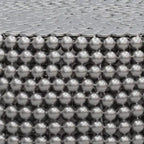 Table basse Royal Hampton 32 | Motif clouté de perles métalliques argentées | Cadre en fer plaqué nickel