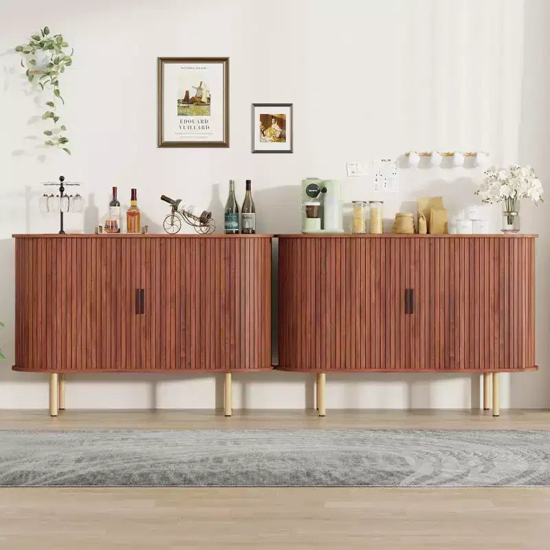 Buffet de rangement de cuisine moderne du milieu du siècle de 47" avec porte coulissante