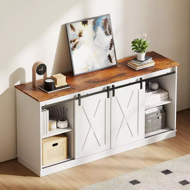 Meuble TV pour téléviseur 65 pouces avec portes coulissantes façon grange, rangements et étagères ouvertes, console de salon