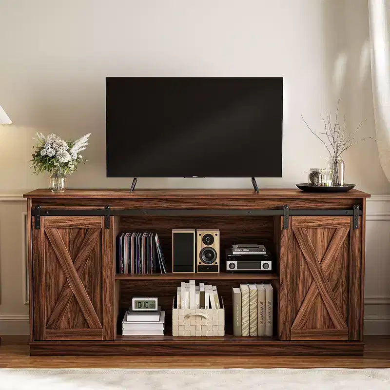 Meuble TV pour téléviseur 65 pouces avec portes coulissantes façon grange, rangements et étagères ouvertes, console de salon
