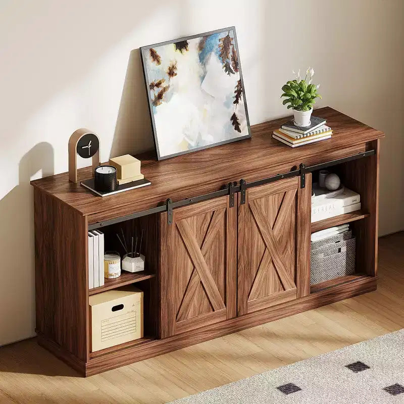 Meuble TV pour téléviseur 65 pouces avec portes coulissantes façon grange, rangements et étagères ouvertes, console de salon