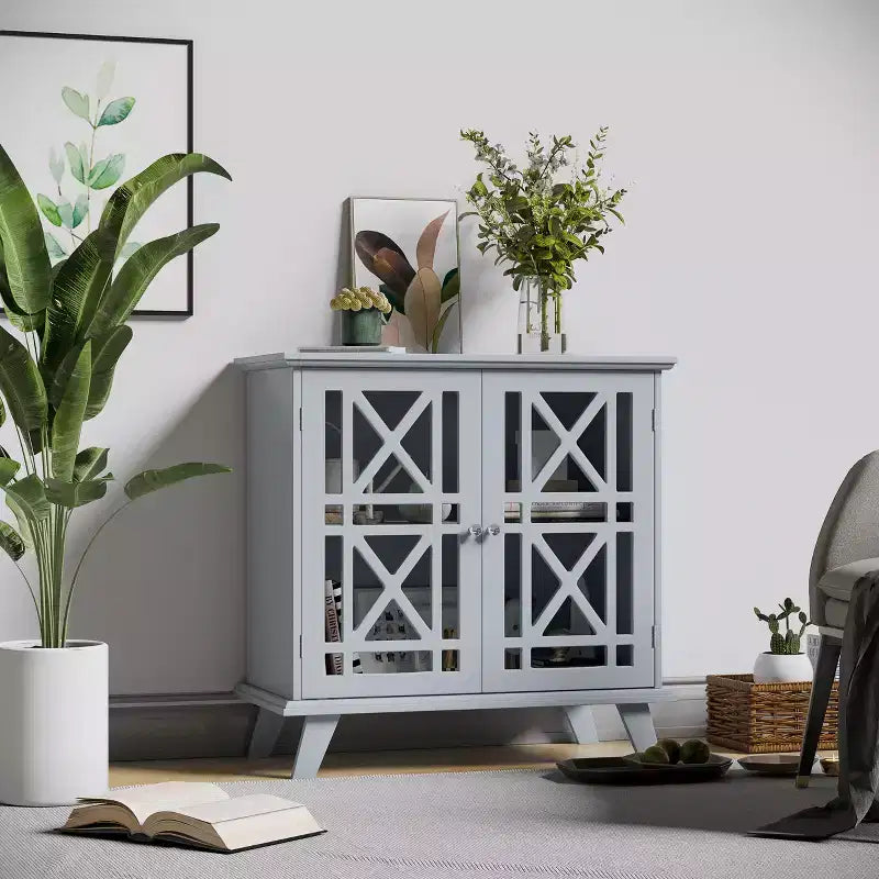Bahut en bois accentué avec portes persiennes et base surélevée, gris